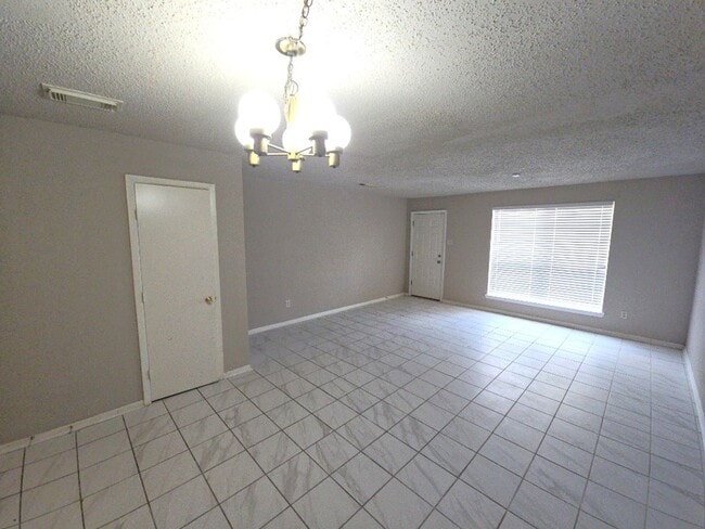 Building Photo - 15625 Weldon Dr