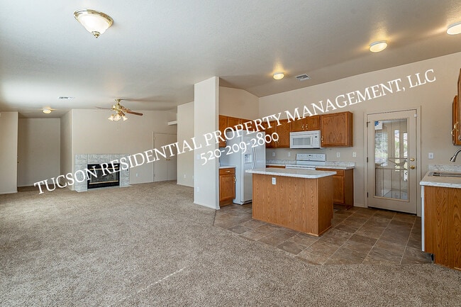 Building Photo - 5891 E Farmridge Dr
