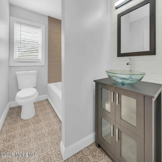 Building Photo - 1143-1145-1145 Roe Ave