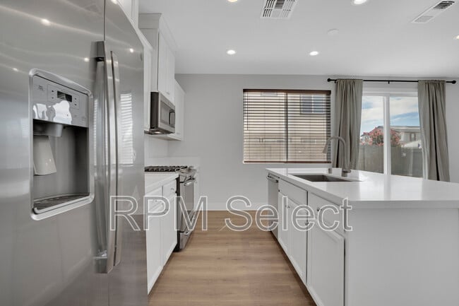 Building Photo - 567 Datura Dr