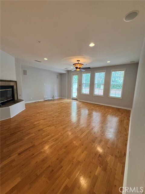 Building Photo - 3 New Dawn