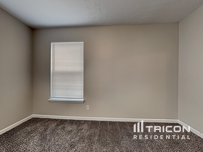 Building Photo - 2368 Bridlewood Dr