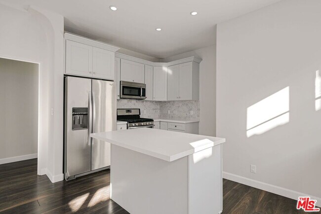 Building Photo - 408 N Genesee Ave