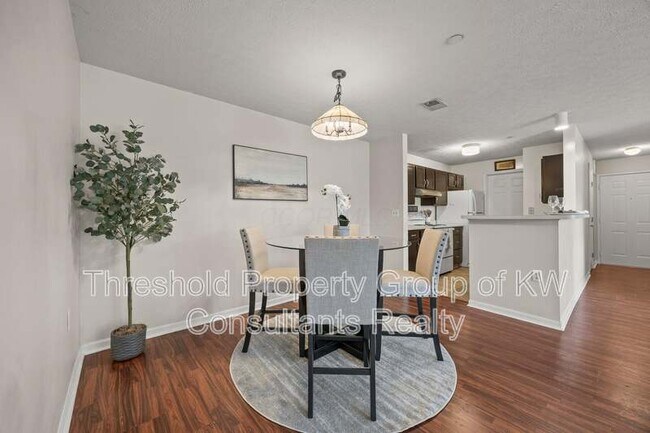 Building Photo - 6823 Meadow Creek Dr