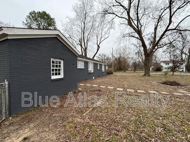 Building Photo - 4716 School St