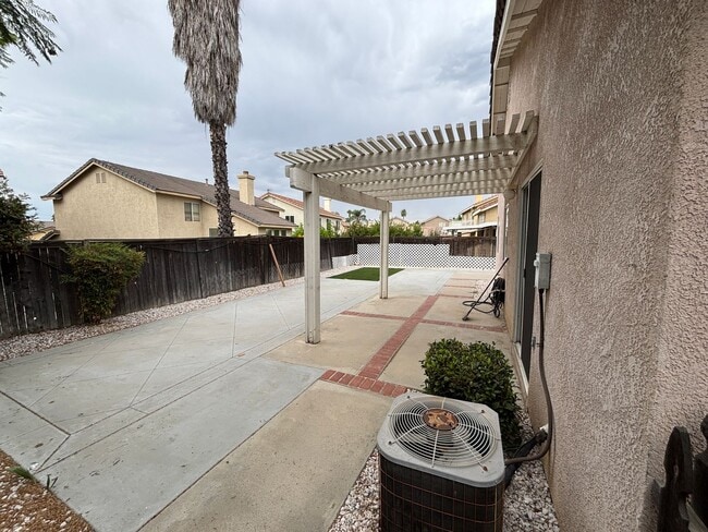Building Photo - Charming home in gated community in Missio...