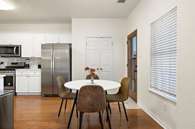 Building Photo - 13039 Scofield Farms Dr