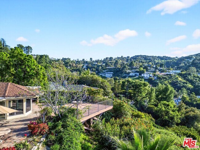 Building Photo - 3713 Dellvale Pl