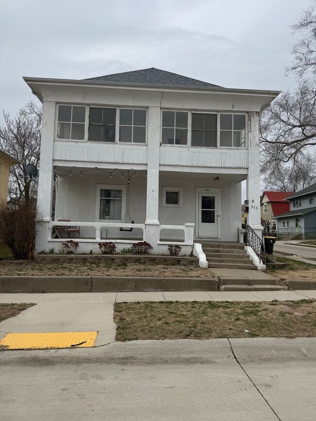 Building Photo - 415 George St