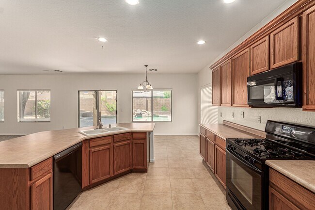 Building Photo - Chandler 4 Bedroom - 2.5 Bathroom with Pri...