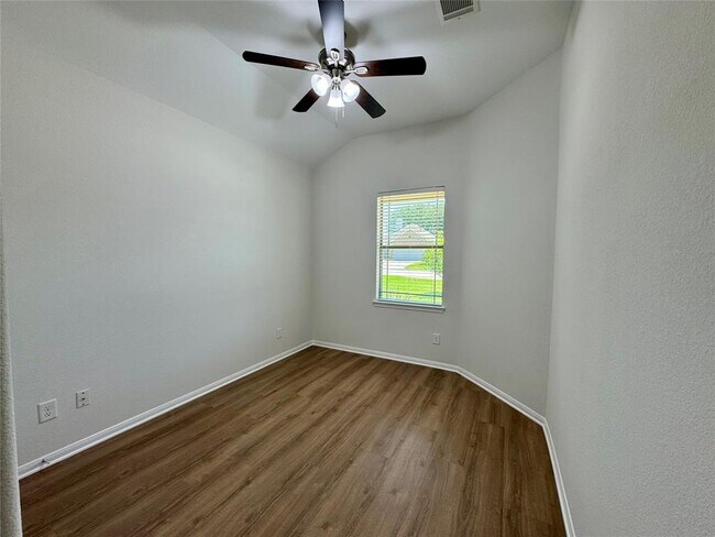 Building Photo - 18717 Stewart Hill Dr