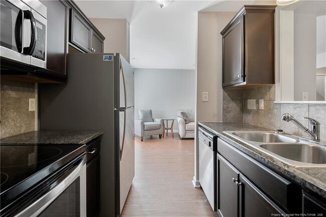 Building Photo - 2615 Middle Br Bnd