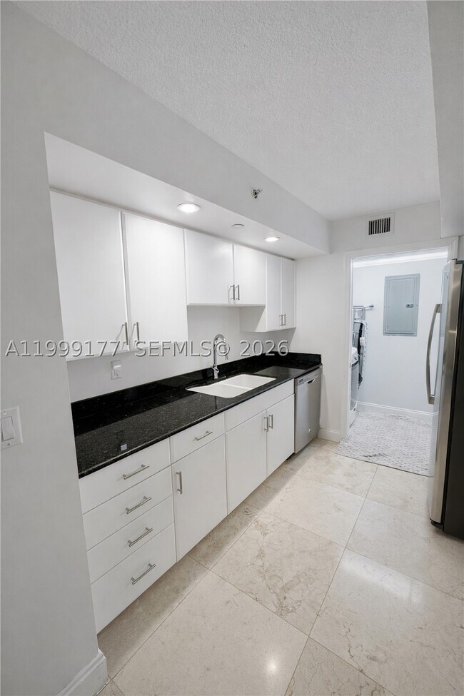 Building Photo - 6917 Collins Ave
