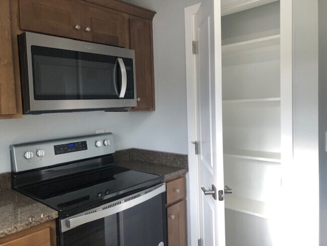 Building Photo - 220 Cheryl Ln