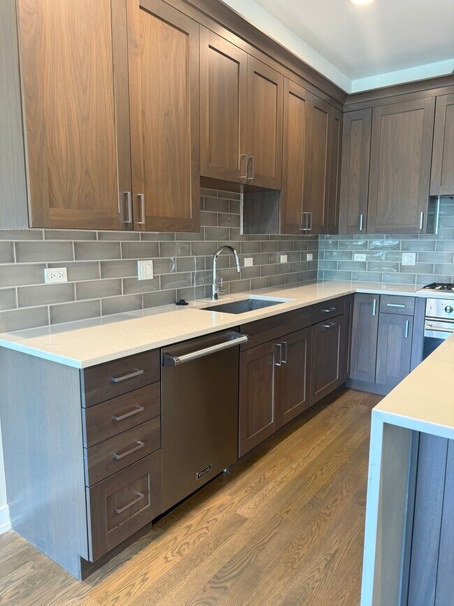 Building Photo - 520 N Oakley Blvd