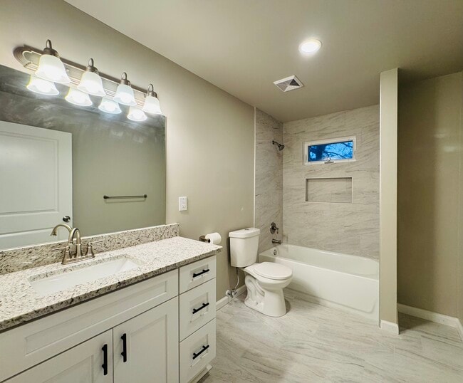 Building Photo - 2447 McAlpine Terrace