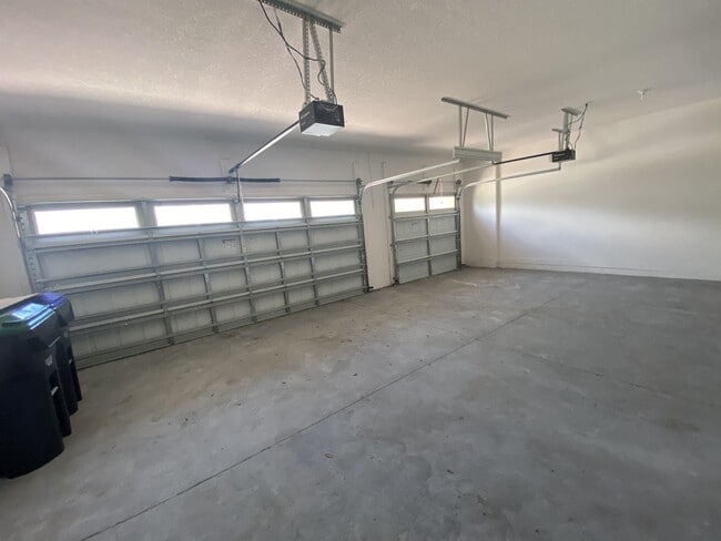 Building Photo - 7582 Lake Albert Dr