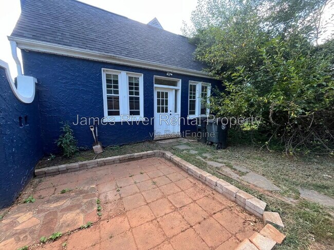 Building Photo - 900 Dearing St