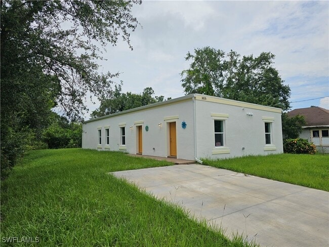 Primary Photo - 3835 Lora St