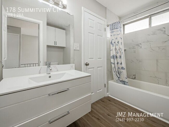 Building Photo - 178 Summit View Ct