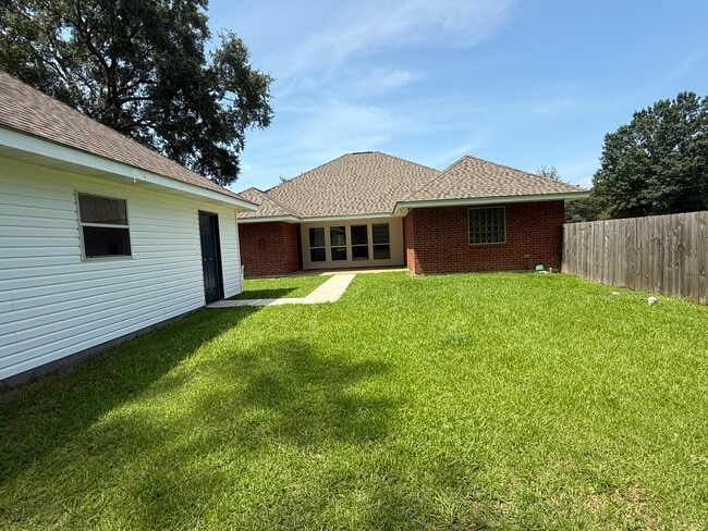 Building Photo - 41396 Jodie Ln