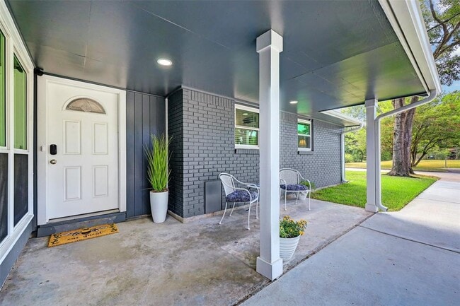 Building Photo - 7926 Ridgeview Dr