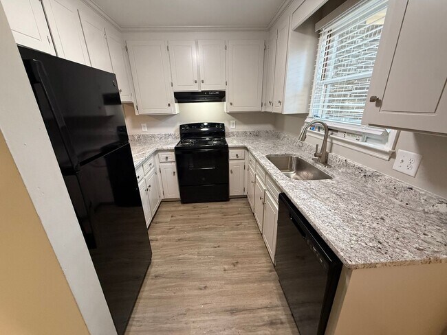 Building Photo - 542 Greentree Terrace