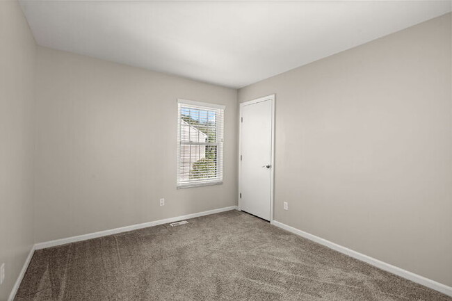 Building Photo - 2028 Wild Flower Ln