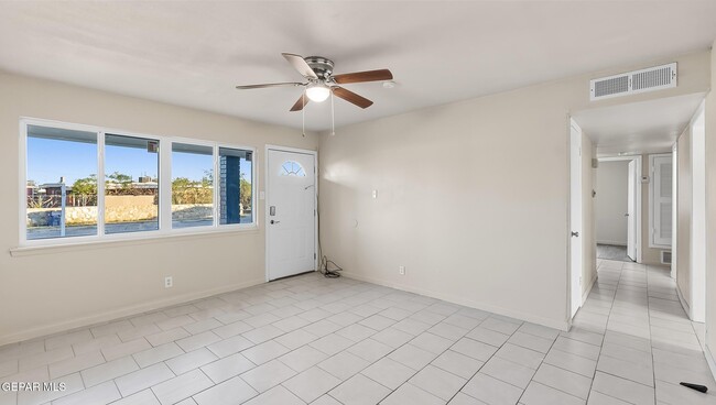 Building Photo - 513 Gilmore Way