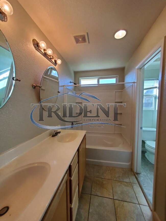 Building Photo - 3 bedroom bath near schools and parks