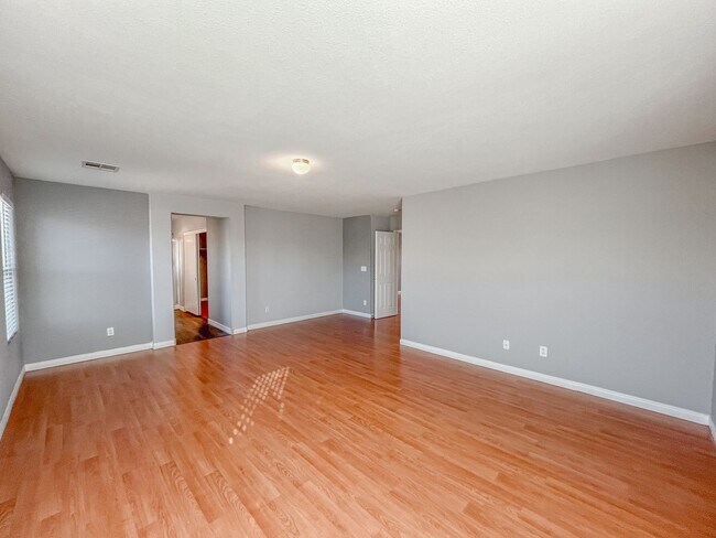 Building Photo - **$500 OFF MOVE IN BY 08/07/2026**Charming Two-Story Home In the Heart of Summerlin with Pool