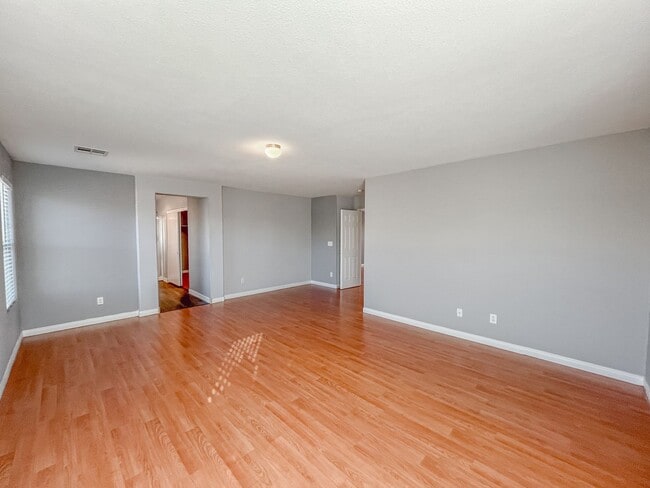 Building Photo - Charming Two-Story Home In the Heart of Summerlin with Pool