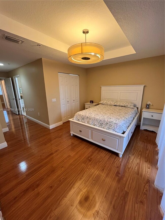 Building Photo - 730 NE 90th St