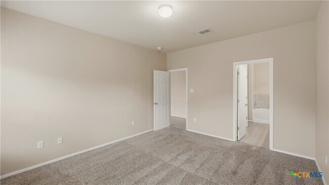 Building Photo - 140 Fabarm Ln