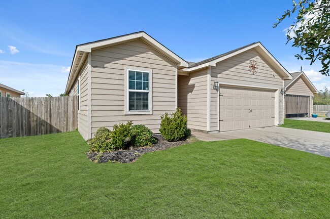 Building Photo - 718 Crystal Lakes Dr