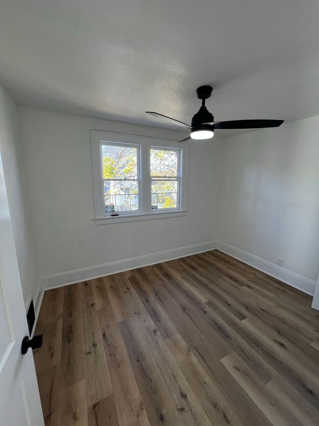 Building Photo - Brand new fully renovated 5 Bedroom Single...