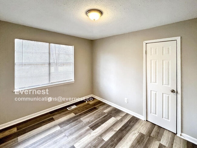 Building Photo - 2125 Merry Dr NE
