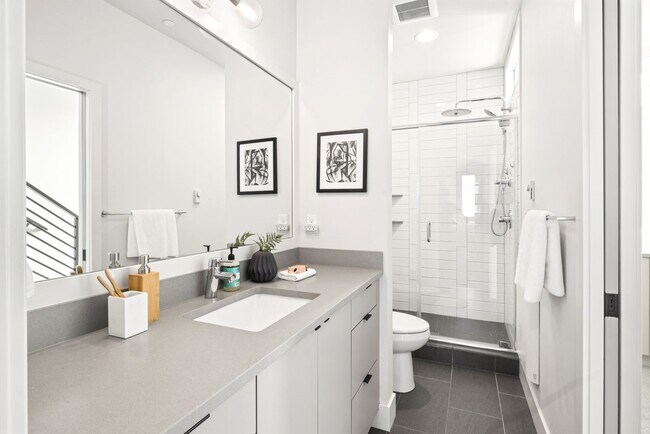 Building Photo - Wallingford Townhome
