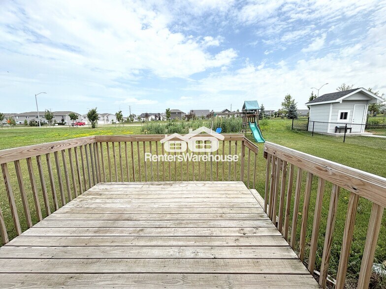 Building Photo - 15231 Deerview Dr