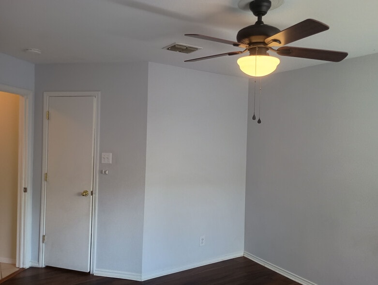 Building Photo - Room in Single Family Home on Ceremony Cove
