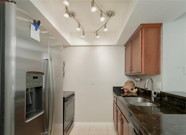 Building Photo - 704 Lyndhurst St