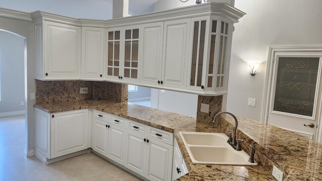 Building Photo - 4672 SW Carib St