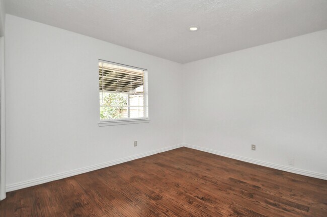 Building Photo - 10131 Kent Towne Ln
