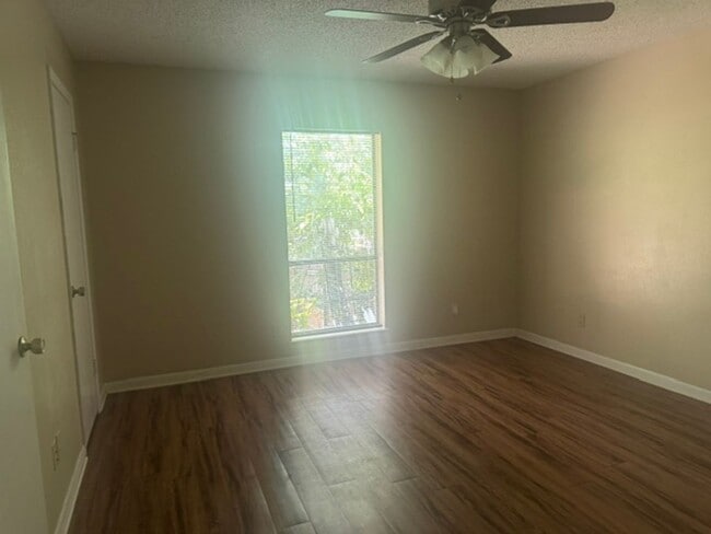 Building Photo - 510 Rosedale Dr