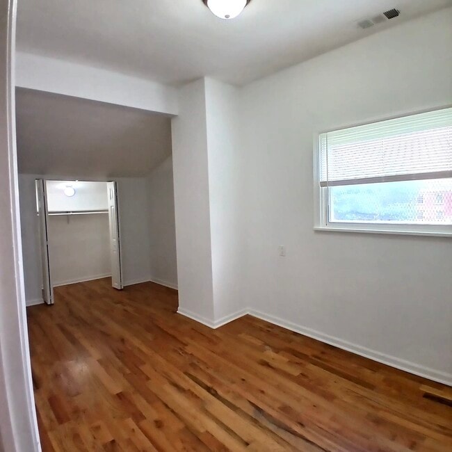 Building Photo - 3614 W McLean Ave