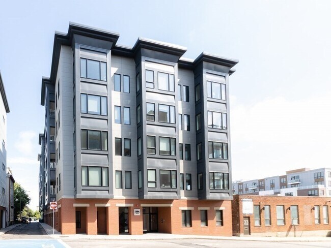 Building Photo - 39 A St