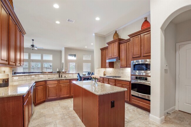 Building Photo - 6703 Honeycrest Lane