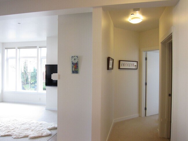 Building Photo - Stunning 2 Bedroom 2 Bath condo, with 2 Parking spots in the heart of vibrant Kirkland for Rent
