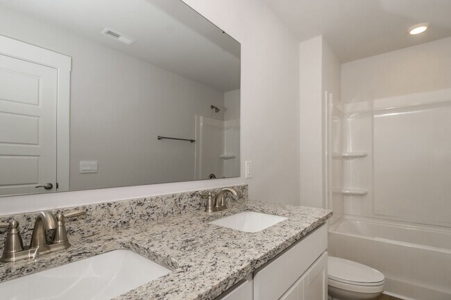 Building Photo - $1500 Off 1st Month's Rent - 4 Bdrm/2.5 Bath, Beautiful Home in Rolling Hills