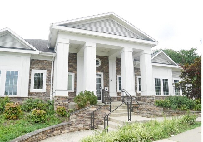 Building Photo - Bright Two Bedroom Condo